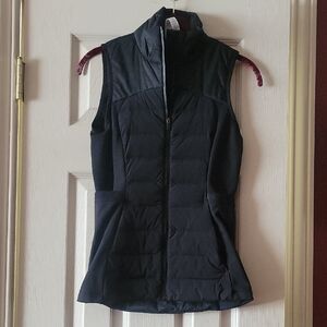 LULULEMON Women's Black Puffer Vest SZ 2